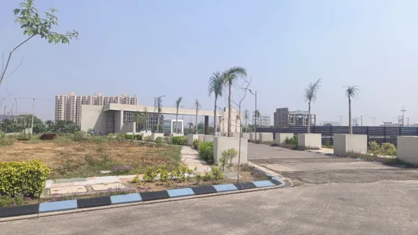 ACP sheets mounting in progress on gate structure