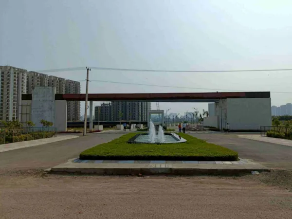 Main Entrance, Sec-90